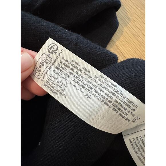 Women's Abercrombie & Fitch Slim Crew Black Sweater Top Small $60 - Picture 4 of 4